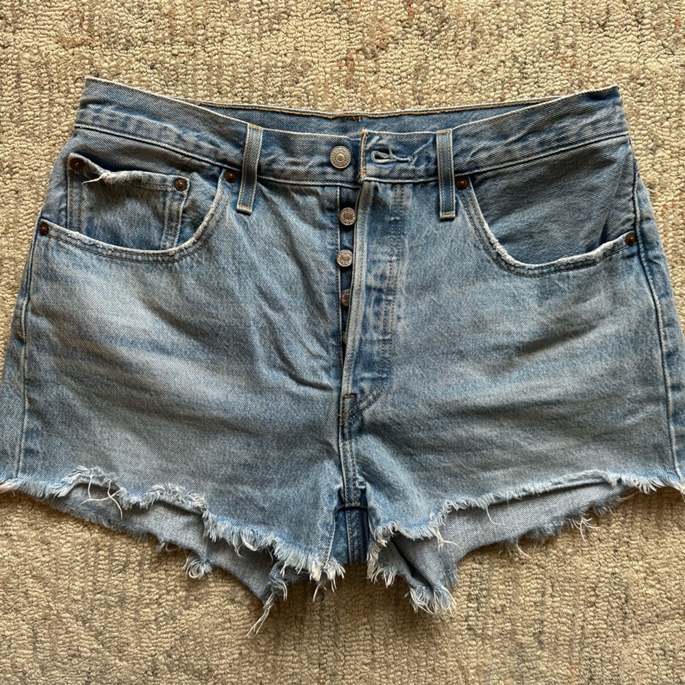 Levi’s 501 shorts, size 31, pre-owned